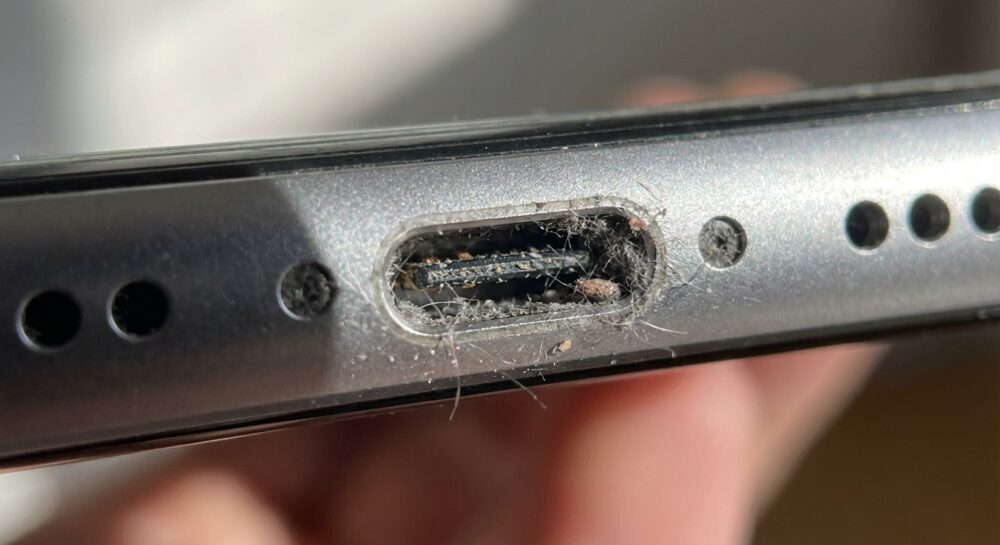 なぜホコリは危険？ポケットリント圧縮による接触不良のメカニズム のイメージ