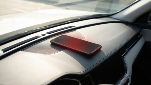 Pixel 8が車で充電できない原因と完全対策｜発熱・位置ズレ・Qi2問題をまとめて解決する方法